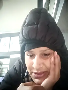 Snapshot of Ariana101 chatting on November 2025 07:12:01 AM Ariana101 online show from November 2025 07:12:01 AM