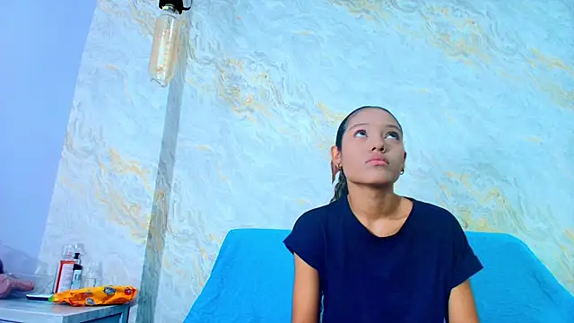 Snapshot of sofiaa_little chatting on December 2025 07:31:01 PM sofiaa little online show from December 2025 07:31:01 PM