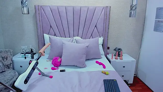 Snapshot of ViolettFrosst chatting on November 2025 06:07:01 PM ViolettFrosst online show from November 2025 06:07:01 PM