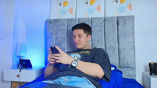 Snapshot of Ethan-Connor chatting on November 2025 08:52:01 PM Ethan-Connor online show from November 2025 08:52:01 PM