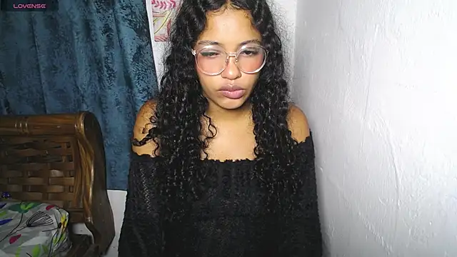 Snapshot of chleo_rosse chatting on December 2025 01:30:01 PM chleo rosse online show from December 2025 01:30:01 PM