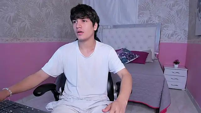 Snapshot of JakeSummer_ chatting on November 2025 01:13:01 PM JakeSummer online show from November 2025 01:13:01 PM