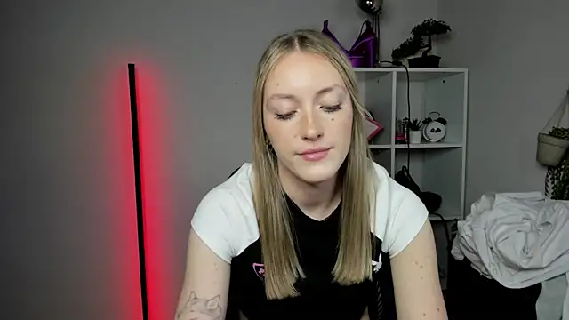 EvelynBlond online show from March 2026 06:36:02 PM