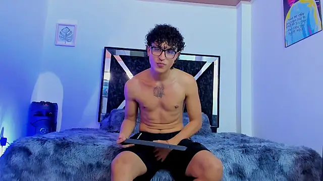 eliasferragamo online show from November 2025 08:11:01 PM