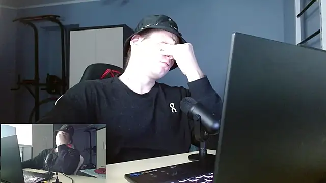 Poliglotjoe1 online show from February 2026 08:45:02 PM