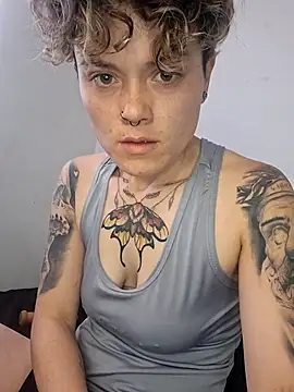 Snapshot of megan_NL chatting on December 2025 09:43:01 PM megan NL online show from December 2025 09:43:01 PM