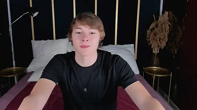 DonaldWoon online show from November 2025 10:37:01 AM