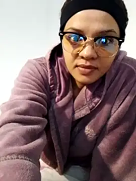 Snapshot of Cadence28 chatting on November 2025 04:23:02 AM Cadence28 online show from November 2025 04:23:02 AM