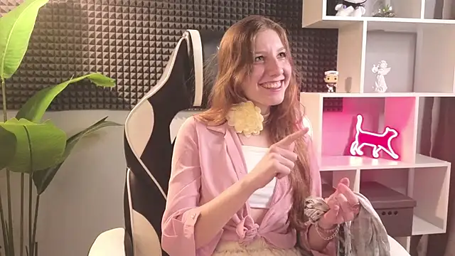 HazeLuneth online show from February 2026 08:42:01 AM