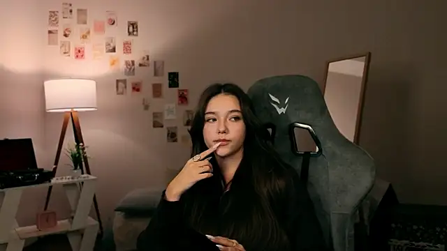 Vexorine online show from November 2025 08:01:01 PM