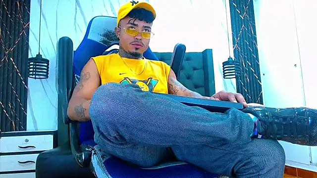 Hot Latino x online show from February 2026 12:45:02 PM