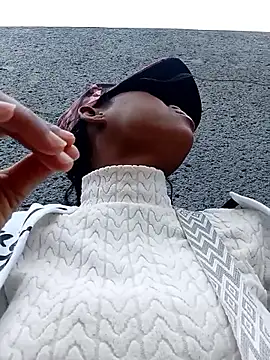 Sweethoneypot25 online show from April 2026 10:39:01 AM