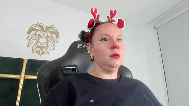 Sophiie Rouse  online show from December 2025 02:28:01 AM