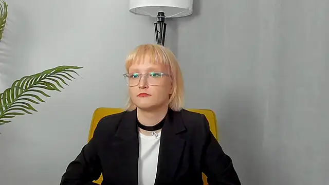 Snapshot of OrphaPerkins chatting on November 2025 07:07:01 AM OrphaPerkins online show from November 2025 07:07:01 AM