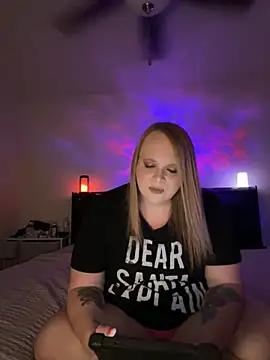 Snapshot of AllieRose94 chatting on December 2025 04:29:02 AM AllieRose94 online show from December 2025 04:29:02 AM