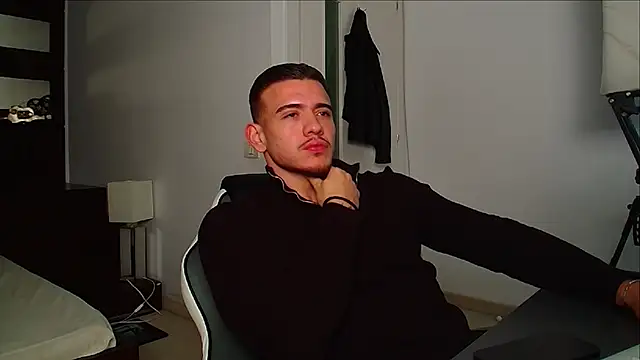 Snapshot of ElijahThorne chatting on November 2025 05:51:02 AM ElijahThorne online show from November 2025 05:51:02 AM