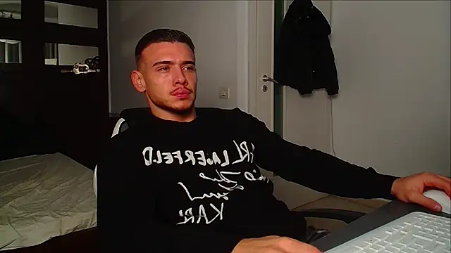 Snapshot of ElijahThorne chatting on November 2025 05:32:02 AM ElijahThorne online show from November 2025 05:32:02 AM