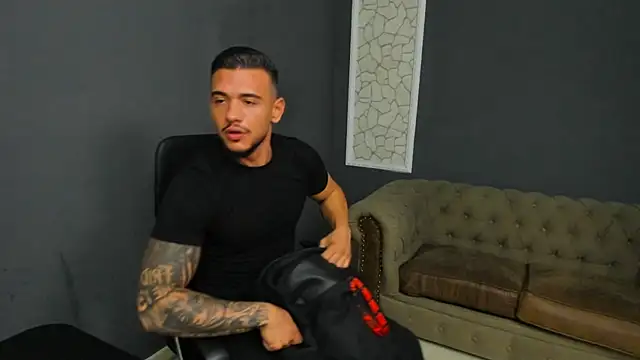 Snapshot of ElijahThorne chatting on July 2026 05:13:01 AM ElijahThorne online show from July 2026 05:13:01 AM