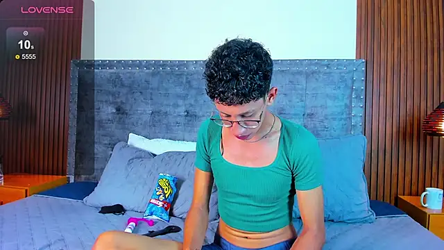 Snapshot of alan_bless18 chatting on November 2025 07:05:02 PM alan bless18 online show from November 2025 07:05:02 PM