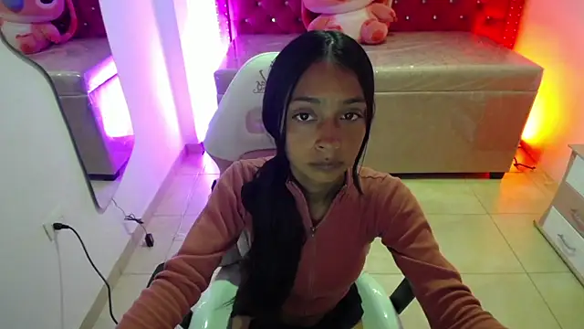 Aylanny m online show from December 2025 02:56:02 PM