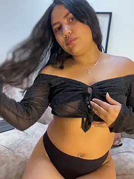 Snapshot of Madisonlaraa chatting on November 2025 05:45:02 PM Madisonlaraa online show from November 2025 05:45:02 PM