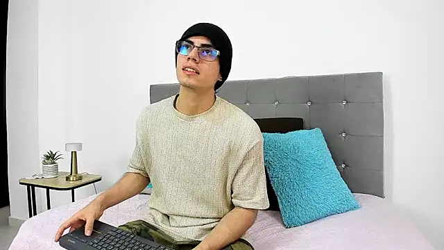 eren jeager online show from January 2026 08:11:02 PM