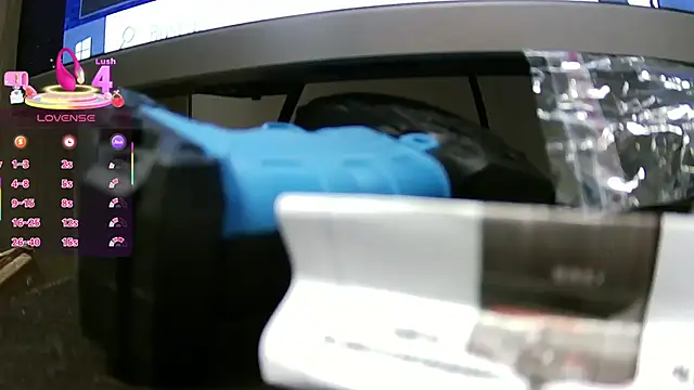 Snapshot of katthyasmitth chatting on November 2025 09:37:02 PM katthyasmitth online show from November 2025 09:37:02 PM