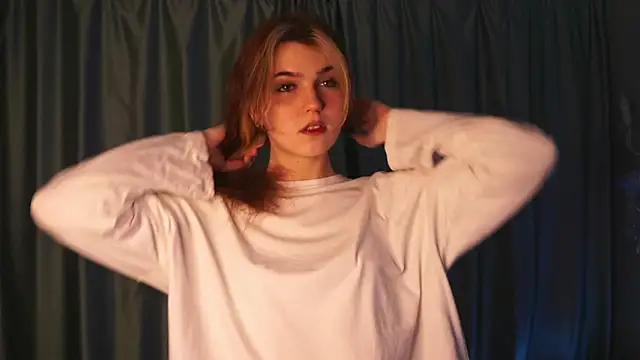 FannyRay online show from December 2025 08:04:02 PM