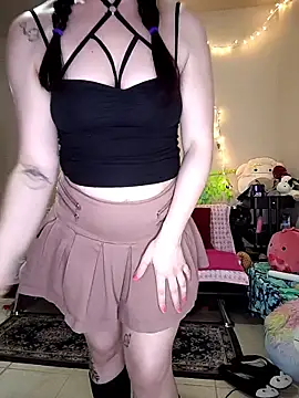 LaylaLucis online show from April 2026 10:36:01 PM