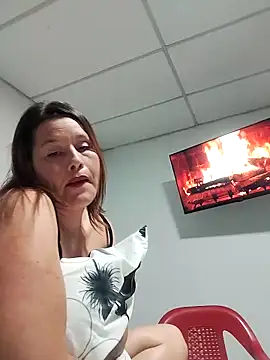 Snapshot of Paola-Lond chatting on November 2025 02:14:02 AM Paola-Lond online show from November 2025 02:14:02 AM