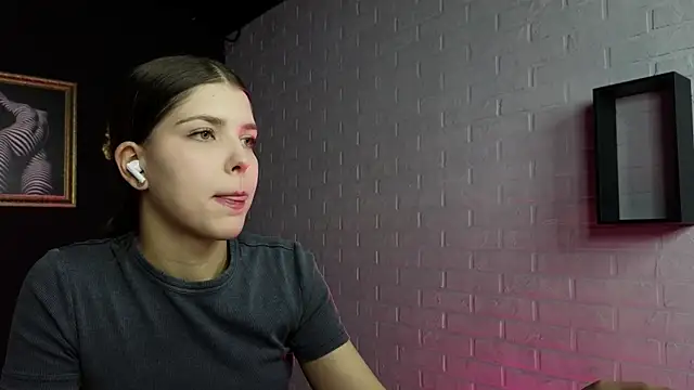 Sierra Maddison online show from December 2025 06:12:02 AM