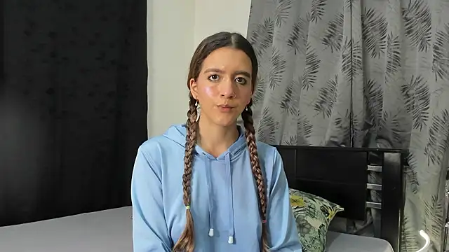 Violeta Gracee online show from March 2026 02:22:01 AM