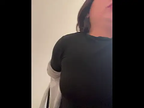     Eva     online show from November 2025 05:39:01 AM