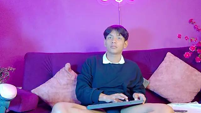 Liam Sinclair online show from February 2026 07:29:01 PM