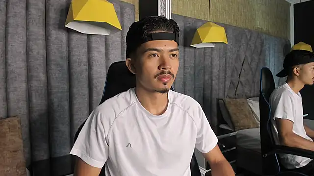 NicolaiKarav online show from December 2025 11:41:02 AM