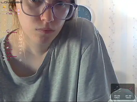 Snapshot of LustfulSarah chatting on June 2026 05:25:01 PM LustfulSarah online show from June 2026 05:25:01 PM