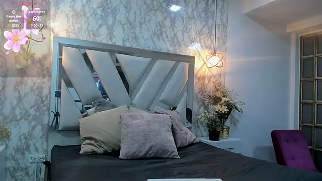 Mysterius Woman online show from December 2025 12:58:02 PM