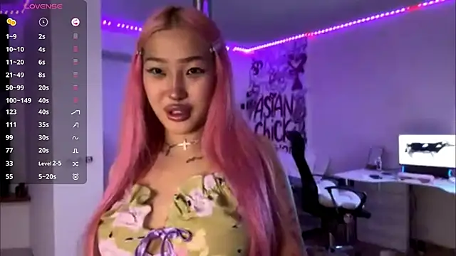 Snapshot of EIeniVanwart chatting on February 2026 05:34:01 PM EIeniVanwart online show from February 2026 05:34:01 PM