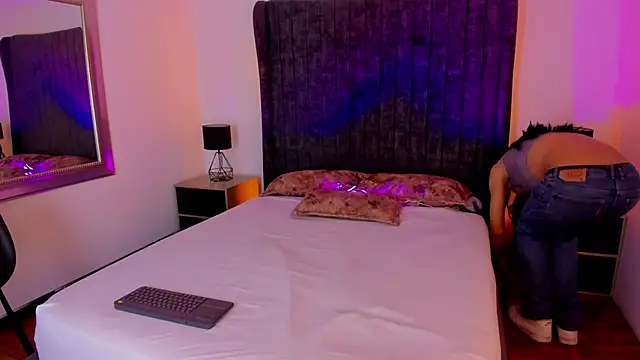 Snapshot of CleoColliva_ chatting on November 2025 04:37:02 AM CleoColliva online show from November 2025 04:37:02 AM