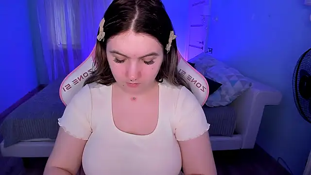 lovelyy julia online show from February 2026 08:23:02 AM