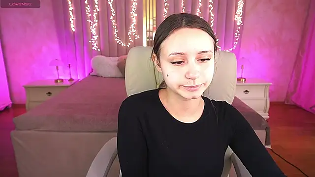 TinyNatalie online show from April 2026 01:16:01 PM