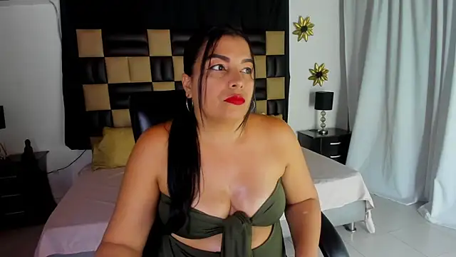 NinaSexxy online show from November 2025 06:20:01 PM