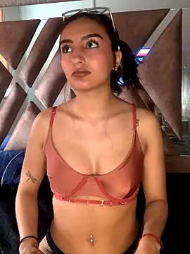 ZoeJohnson Pink online show from November 2025 12:50:02 PM