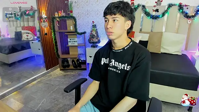 kaelwolf tay online show from December 2025 07:33:02 PM