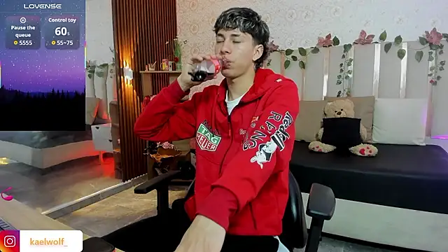 kaelwolf tay online show from February 2026 07:12:01 PM