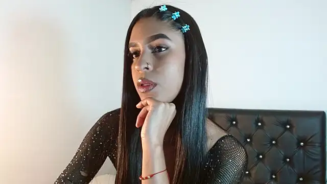 Ameliejoness  online show from May 2026 09:01:02 PM