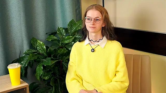 Snapshot of ToyaPletz chatting on November 2025 10:37:01 AM ToyaPletz online show from November 2025 10:37:01 AM