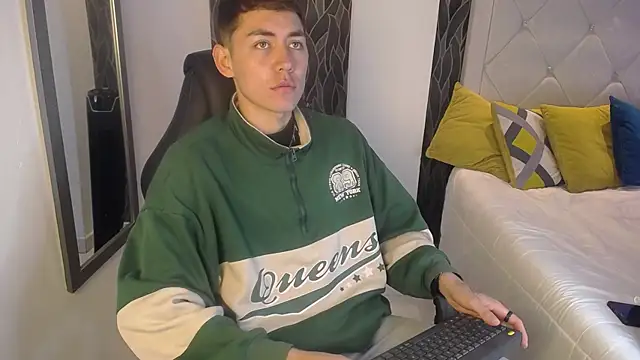 LoganFoster  online show from January 2026 02:00:02 PM