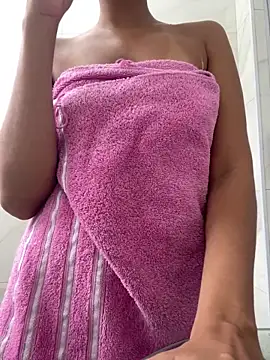 EweXZZ online show from April 2026 04:34:02 PM