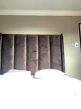 cuddlegiantbear online show from November 2025 05:18:02 AM